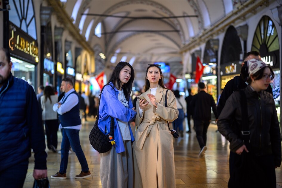 İSTANBUL'UN HAN VE ÇARŞILARI - Asırların ticaret merkezi Kapalıçarşı her gün yüz binlerce misafiri ağırlıyor