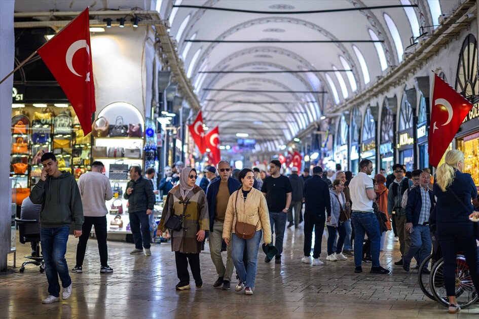 İSTANBUL'UN HAN VE ÇARŞILARI - Asırların ticaret merkezi Kapalıçarşı her gün yüz binlerce misafiri ağırlıyor
