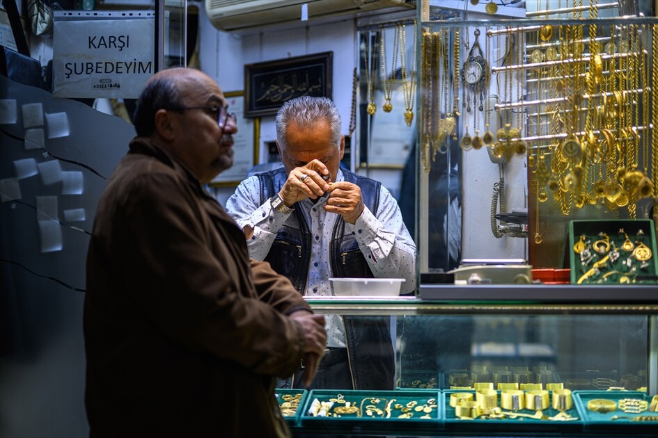 İSTANBUL'UN HAN VE ÇARŞILARI - Asırların ticaret merkezi Kapalıçarşı her gün yüz binlerce misafiri ağırlıyor