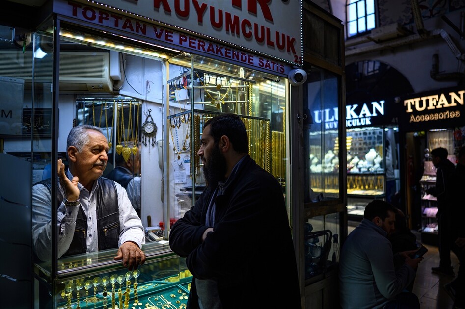 İSTANBUL'UN HAN VE ÇARŞILARI - Asırların ticaret merkezi Kapalıçarşı her gün yüz binlerce misafiri ağırlıyor