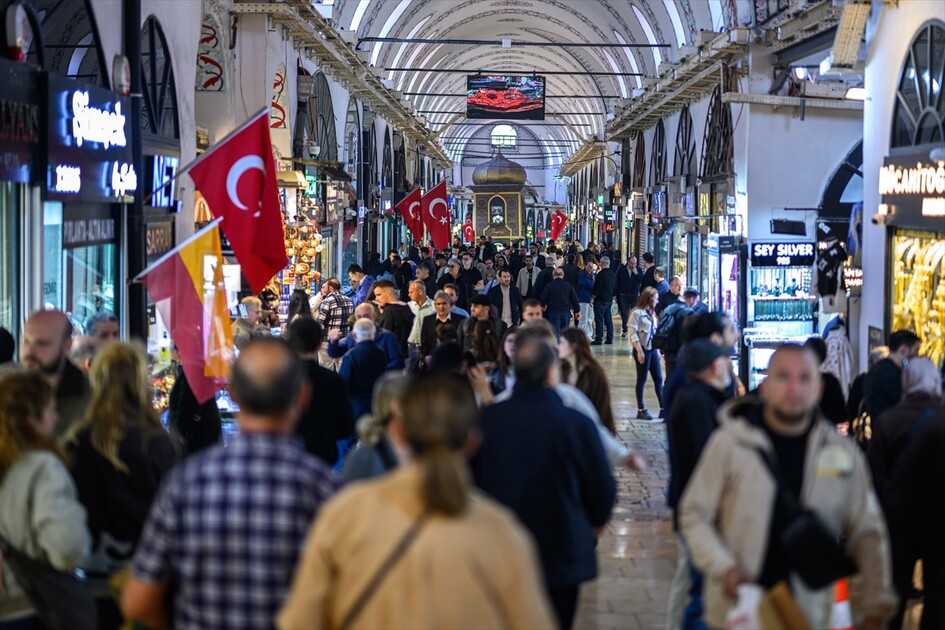İSTANBUL'UN HAN VE ÇARŞILARI - Asırların ticaret merkezi Kapalıçarşı her gün yüz binlerce misafiri ağırlıyor