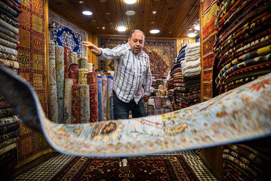İSTANBUL'UN HAN VE ÇARŞILARI - Asırların ticaret merkezi Kapalıçarşı her gün yüz binlerce misafiri ağırlıyor