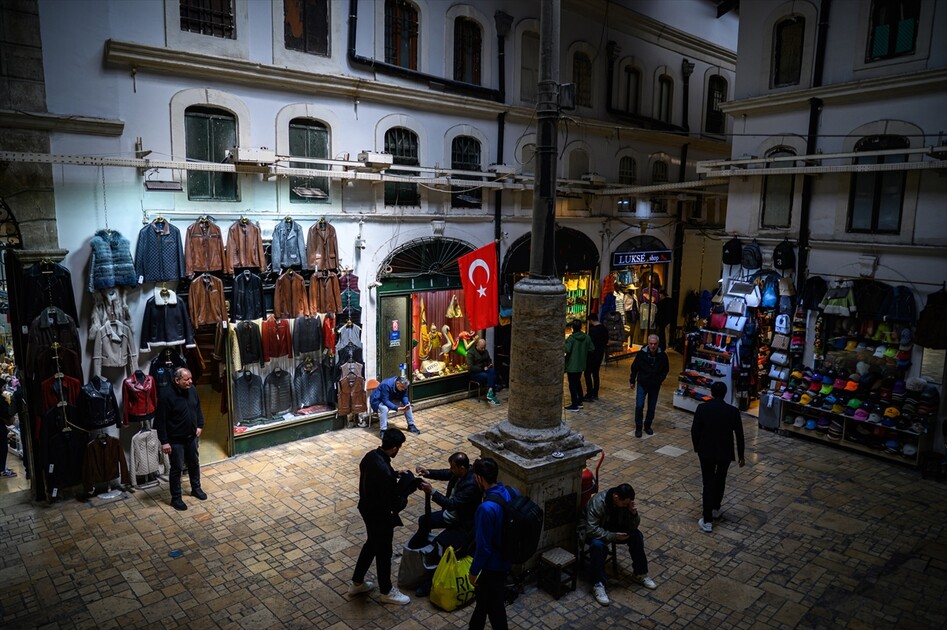 İSTANBUL'UN HAN VE ÇARŞILARI - Asırların ticaret merkezi Kapalıçarşı her gün yüz binlerce misafiri ağırlıyor