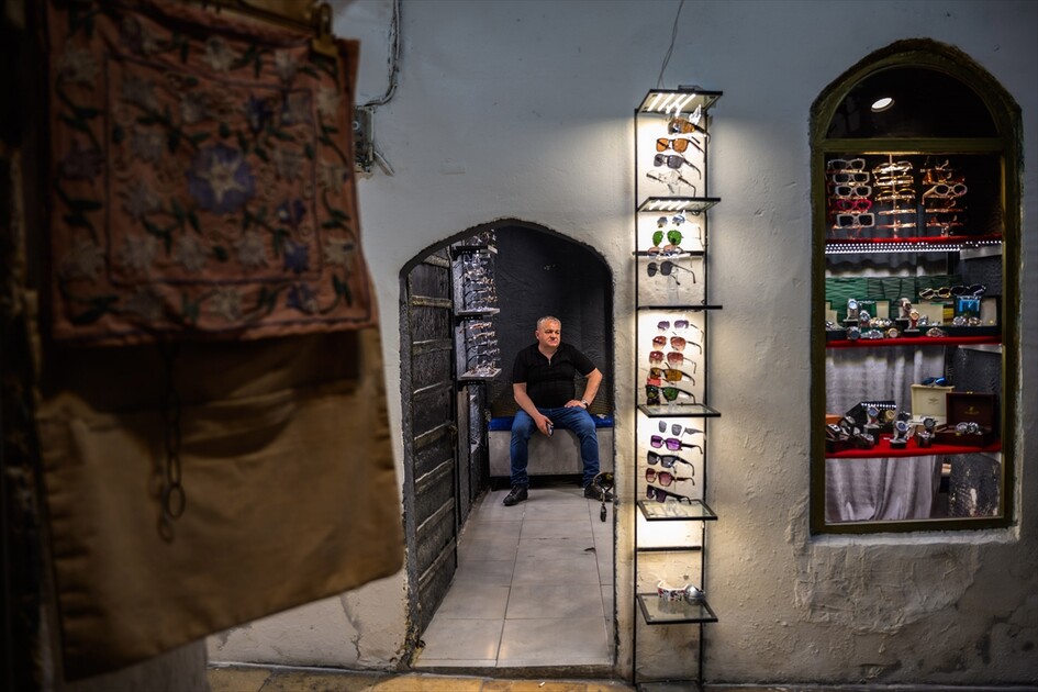 İSTANBUL'UN HAN VE ÇARŞILARI - Asırların ticaret merkezi Kapalıçarşı her gün yüz binlerce misafiri ağırlıyor
