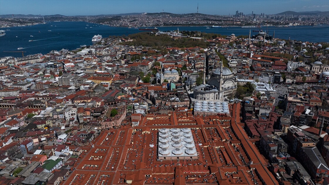 Asırların ticaret merkezi Kapalıçarşı her gün yüzbinlerce misafiri ağırlıyor