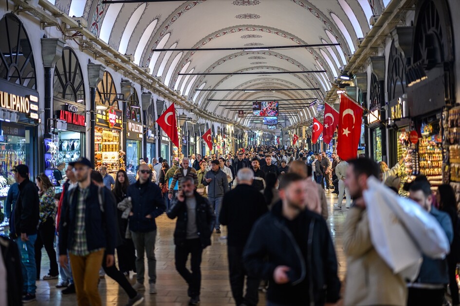 İSTANBUL'UN HAN VE ÇARŞILARI - Asırların ticaret merkezi Kapalıçarşı her gün yüz binlerce misafiri ağırlıyor