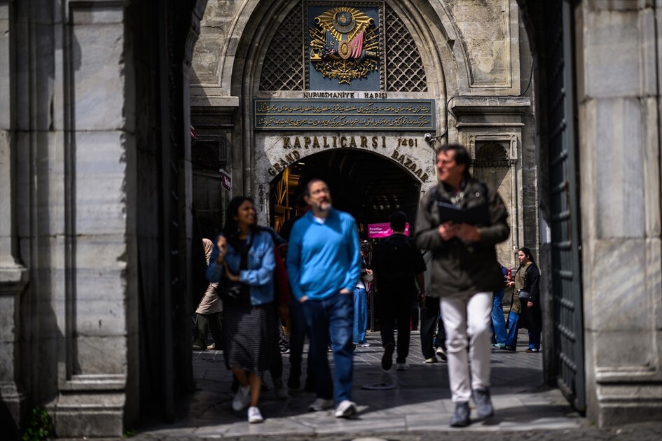 İSTANBUL'UN HAN VE ÇARŞILARI - Asırların ticaret merkezi Kapalıçarşı her gün yüz binlerce misafiri ağırlıyor