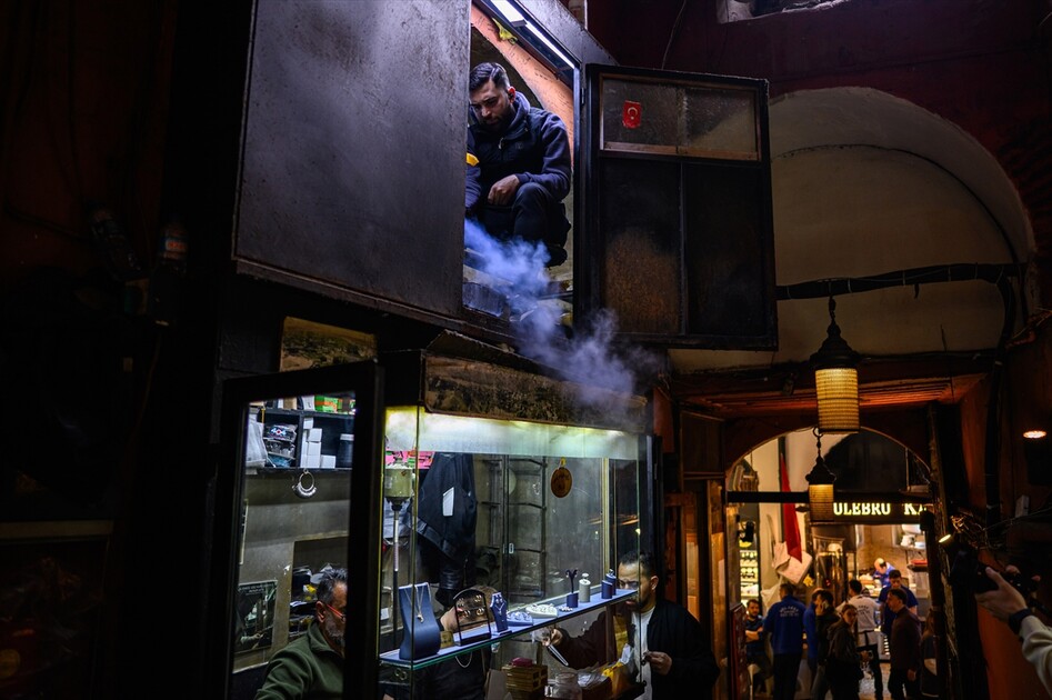 İSTANBUL'UN HAN VE ÇARŞILARI - Asırların ticaret merkezi Kapalıçarşı her gün yüz binlerce misafiri ağırlıyor