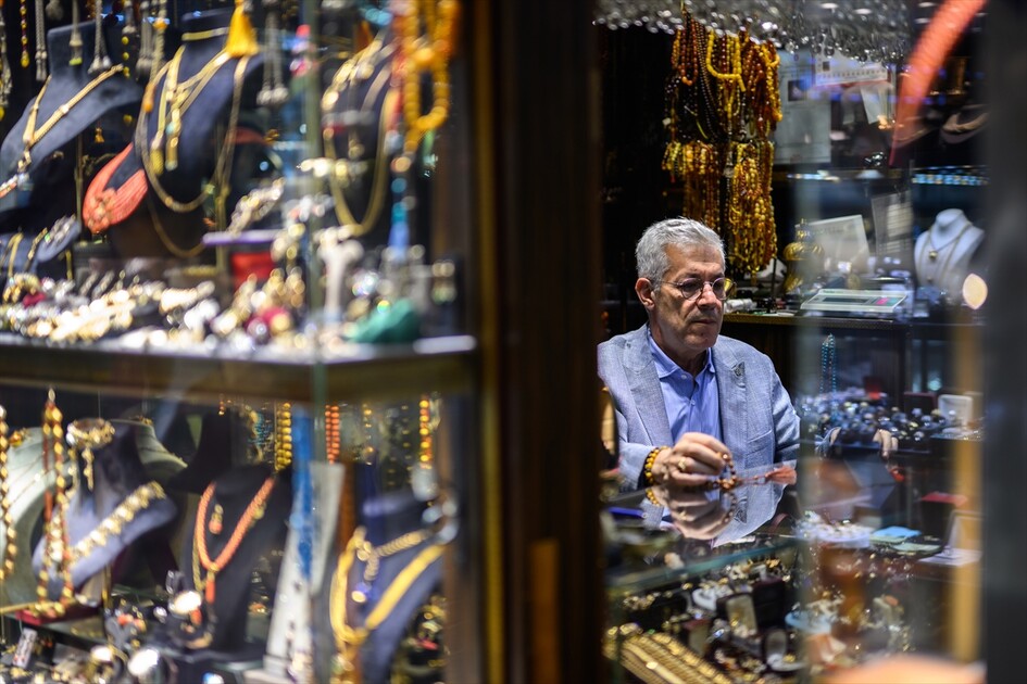 Asırların ticaret merkezi Kapalıçarşı her gün yüzbinlerce misafiri ağırlıyor