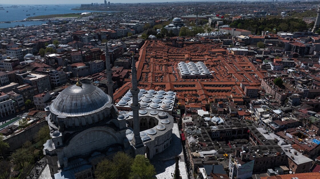 Asırların ticaret merkezi Kapalıçarşı her gün yüzbinlerce misafiri ağırlıyor