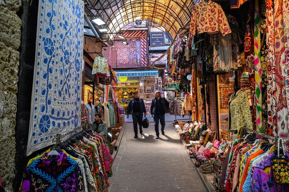 İSTANBUL'UN HAN VE ÇARŞILARI - Asırların ticaret merkezi Kapalıçarşı her gün yüz binlerce misafiri ağırlıyor