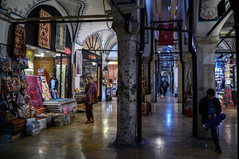İSTANBUL'UN HAN VE ÇARŞILARI - Asırların ticaret merkezi Kapalıçarşı her gün yüz binlerce misafiri ağırlıyor
