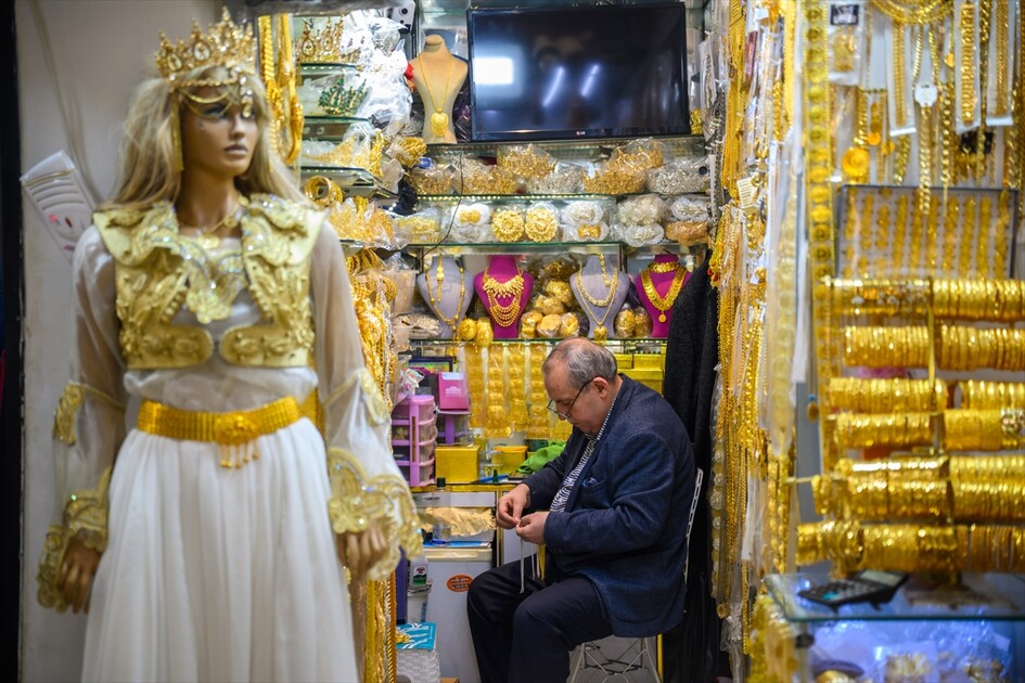 İSTANBUL'UN HAN VE ÇARŞILARI - Asırların ticaret merkezi Kapalıçarşı her gün yüz binlerce misafiri ağırlıyor