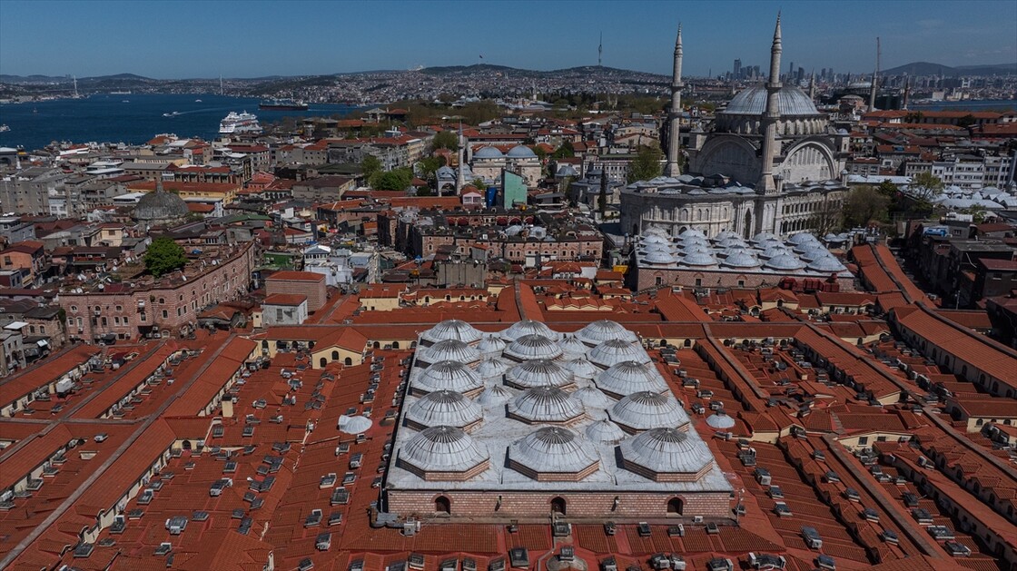 İSTANBUL'UN HAN VE ÇARŞILARI - Asırların ticaret merkezi Kapalıçarşı her gün yüz binlerce misafiri ağırlıyor