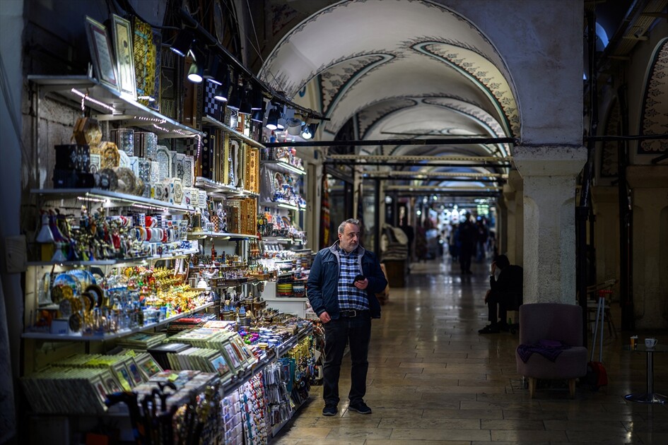 İSTANBUL'UN HAN VE ÇARŞILARI - Asırların ticaret merkezi Kapalıçarşı her gün yüz binlerce misafiri ağırlıyor