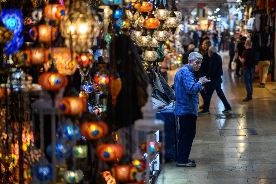 İSTANBUL'UN HAN VE ÇARŞILARI - Asırların ticaret merkezi Kapalıçarşı her gün yüz binlerce misafiri ağırlıyor