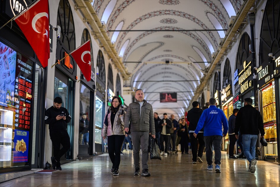 İSTANBUL'UN HAN VE ÇARŞILARI - Asırların ticaret merkezi Kapalıçarşı her gün yüz binlerce misafiri ağırlıyor