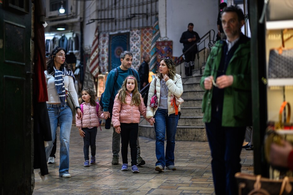 İSTANBUL'UN HAN VE ÇARŞILARI - Asırların ticaret merkezi Kapalıçarşı her gün yüz binlerce misafiri ağırlıyor