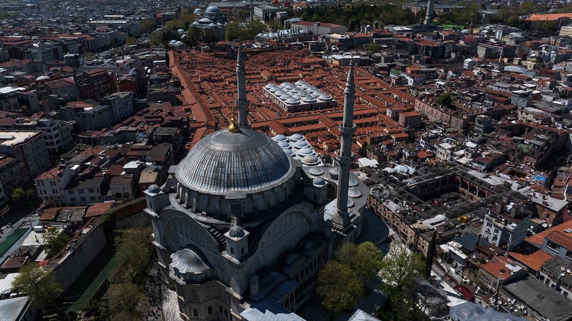 Asırların ticaret merkezi Kapalıçarşı her gün yüzbinlerce misafiri ağırlıyor