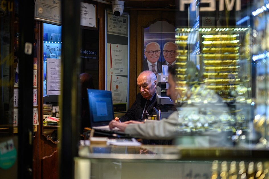 İSTANBUL'UN HAN VE ÇARŞILARI - Asırların ticaret merkezi Kapalıçarşı her gün yüz binlerce misafiri ağırlıyor