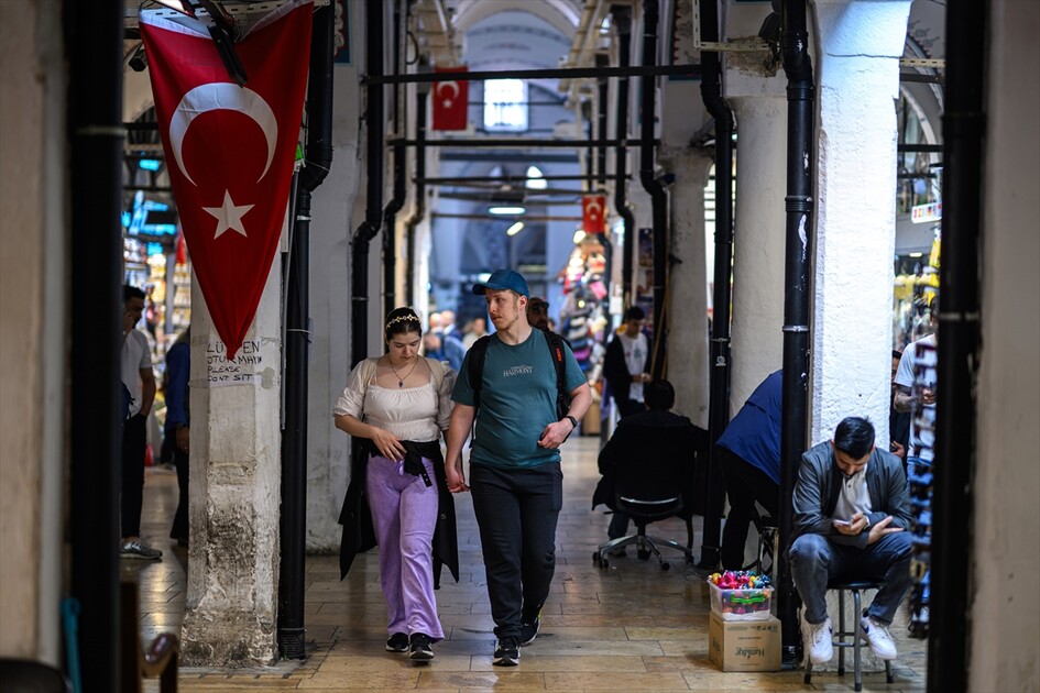 İSTANBUL'UN HAN VE ÇARŞILARI - Asırların ticaret merkezi Kapalıçarşı her gün yüz binlerce misafiri ağırlıyor