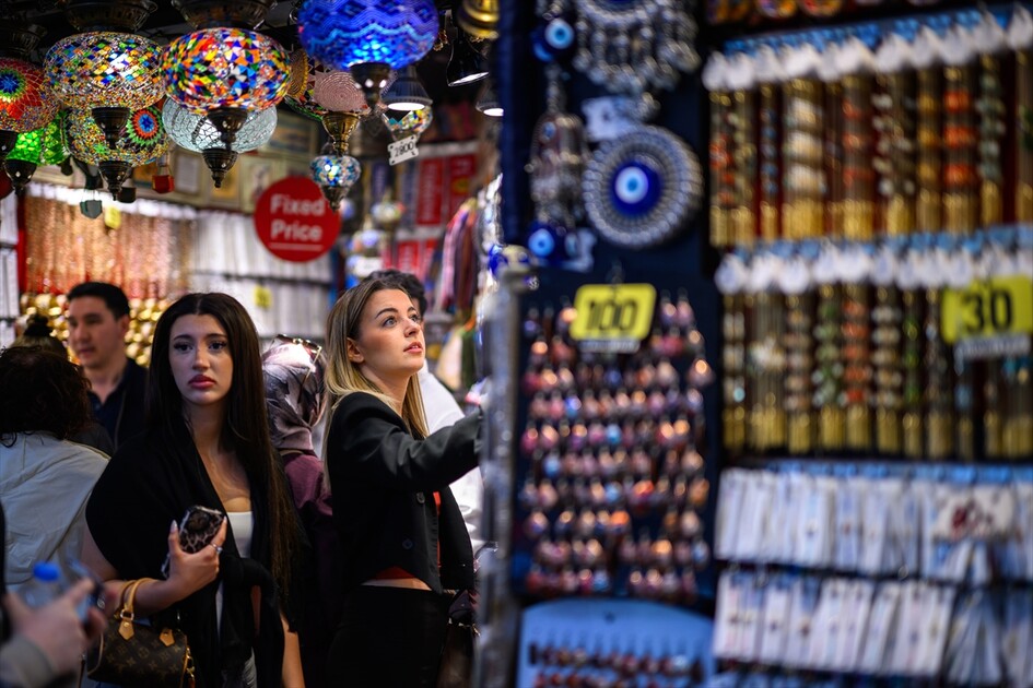 İSTANBUL'UN HAN VE ÇARŞILARI - Asırların ticaret merkezi Kapalıçarşı her gün yüz binlerce misafiri ağırlıyor