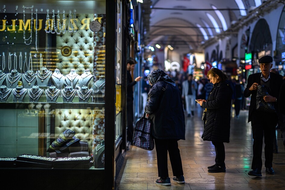 İSTANBUL'UN HAN VE ÇARŞILARI - Asırların ticaret merkezi Kapalıçarşı her gün yüz binlerce misafiri ağırlıyor