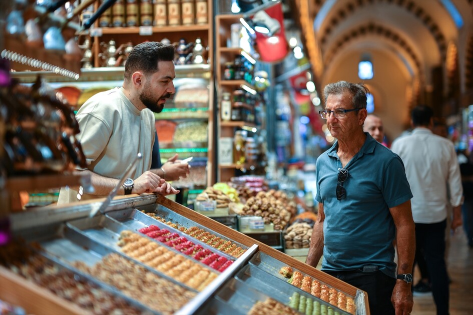 İSTANBUL'UN HAN VE ÇARŞILARI - Mısır Çarşısı 400 yıla yaklaşan tarihiyle İstanbul'un ticaret hafızasını yaşatıyor
