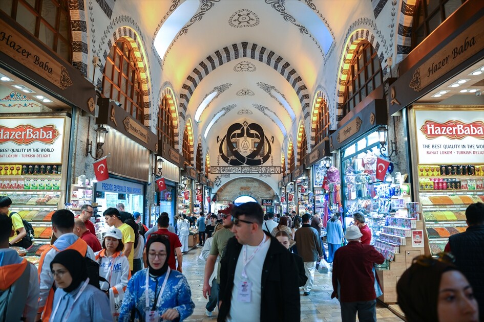 İSTANBUL'UN HAN VE ÇARŞILARI - Mısır Çarşısı 400 yıla yaklaşan tarihiyle İstanbul'un ticaret hafızasını yaşatıyor