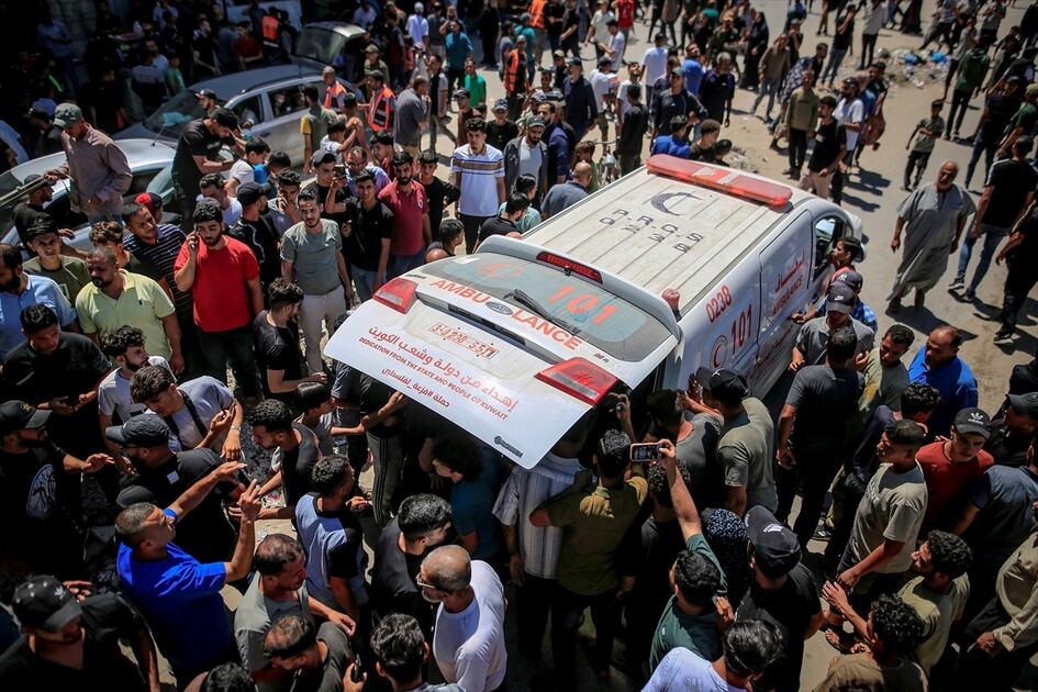 İsrail ordusunun Gazze'de sivil bir aracı hedef aldığı saldırıda 3 Filistinli hayatını kaybetti