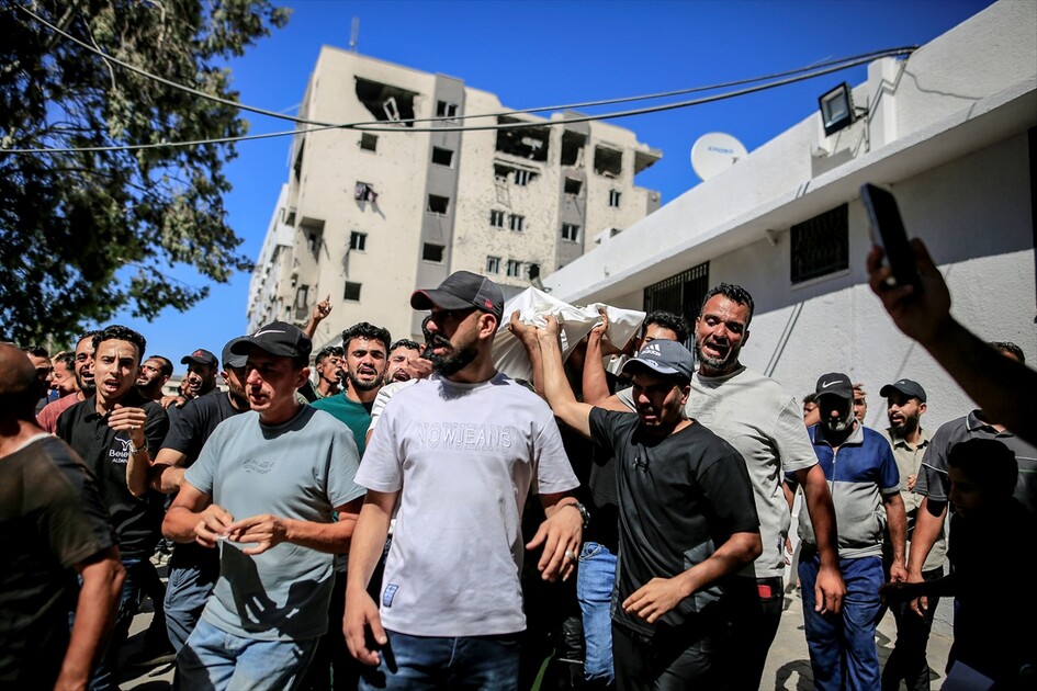 Gazze'de düğün davetiyelerini dağıtan Filistinli İsrail saldırısında hayatını kaybetti