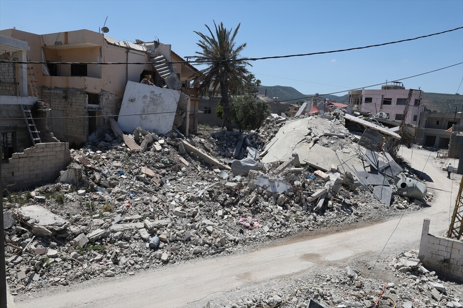 İsrail'in hava saldırıları düzenlediği Lübnan'ın Kalile beldesindeki yıkım görüntülendi
