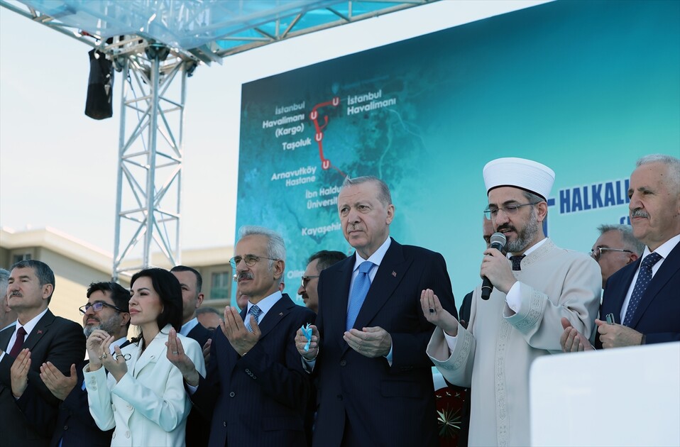 الرئيس أردوغان يفتتح خط مترو