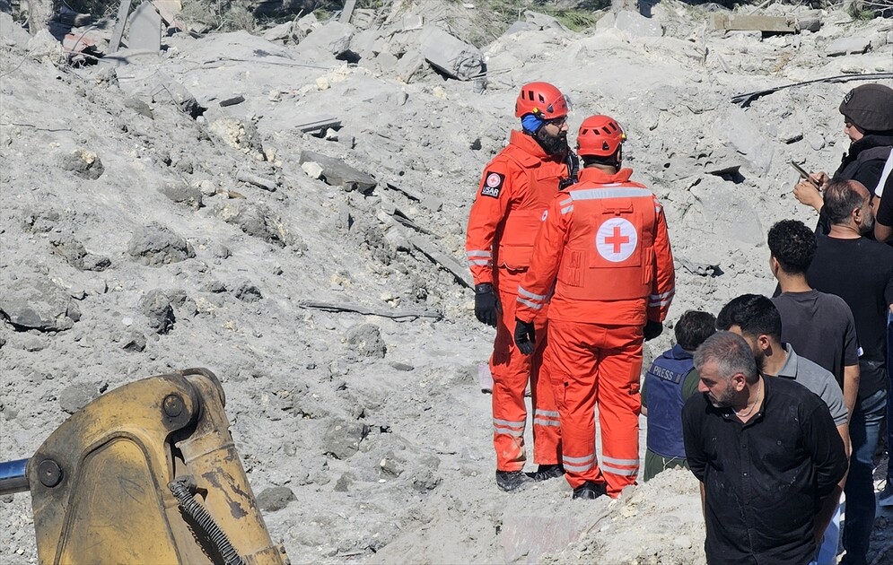 مقتل 7 أشخاص جراء غارة إسرائيلية استهدفت بلدة القناريت في جنوب لبنان.