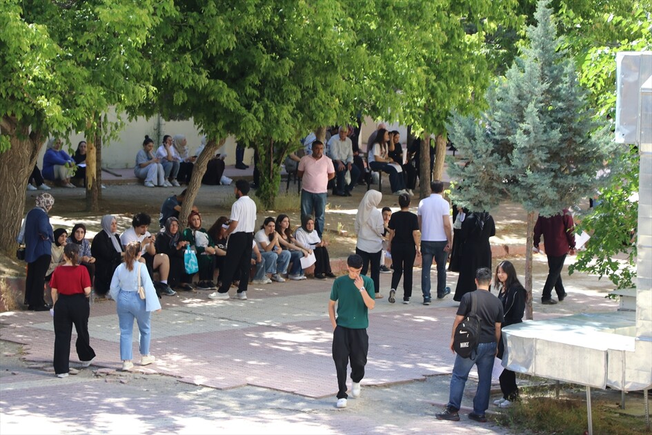 YKS'nin ilk oturumu Temel Yeterlilik Testi