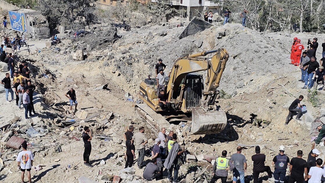مقتل 7 أشخاص جراء غارة إسرائيلية استهدفت بلدة القناريت في جنوب لبنان.