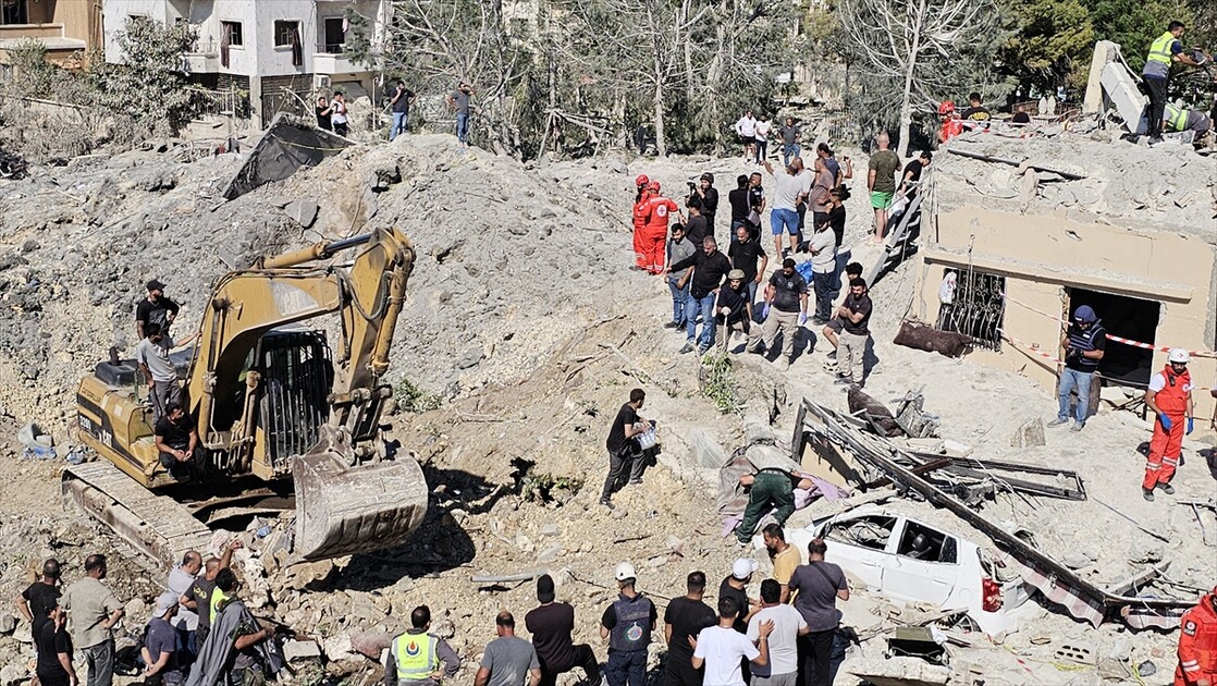 مقتل 7 أشخاص جراء غارة إسرائيلية استهدفت بلدة القناريت في جنوب لبنان.