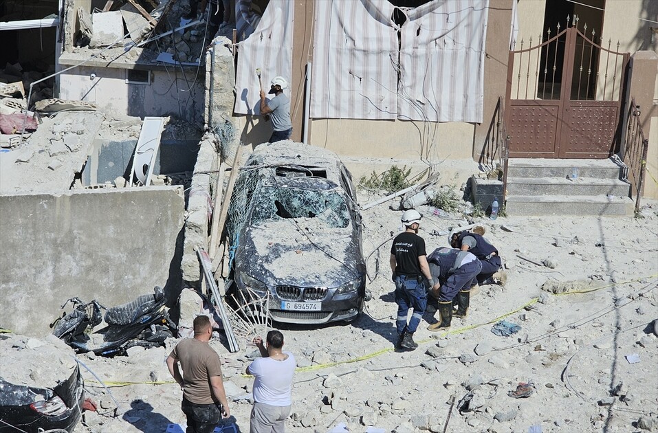مقتل 7 أشخاص جراء غارة إسرائيلية استهدفت بلدة القناريت في جنوب لبنان.