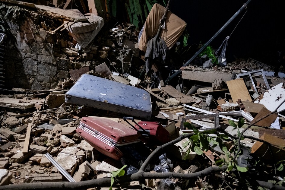 Venezuela declares state of emergency after twin earthquakes