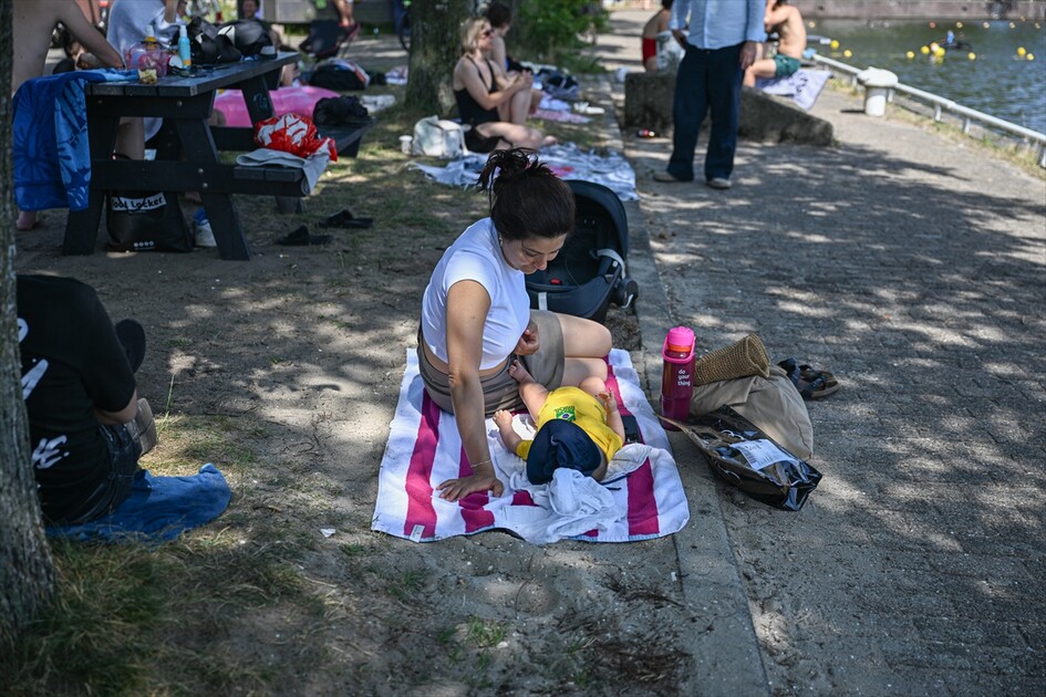 Sıcak hava dalgası Amsterdam'ı vurdu