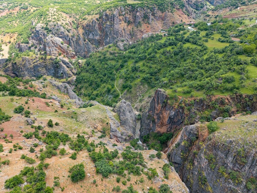 Rotaya Dola Rebatê ya li Tunceliyê geştiyaran ber bi bedewiyên siruştî û dîrokî va dibe