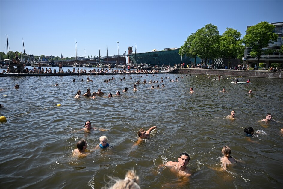 Sıcak hava dalgası Amsterdam'ı vurdu