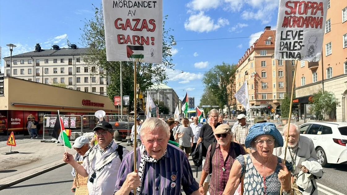 İsveç'te İsrail'in ''Gazze'de ateşkes ihlali ve insani yardım kısıtlamaları'' protesto edildi