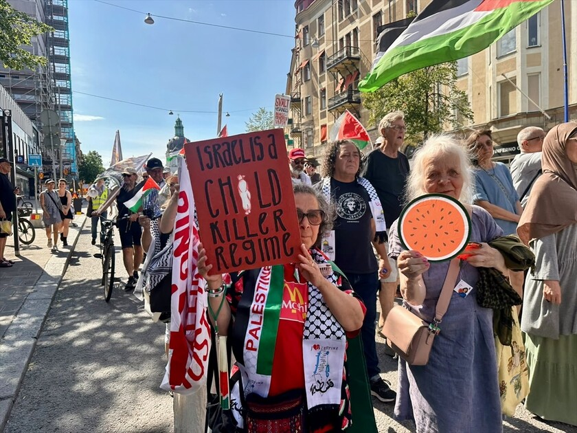 İsveç'te İsrail'in ''Gazze'de ateşkes ihlali ve insani yardım kısıtlamaları'' protesto edildi