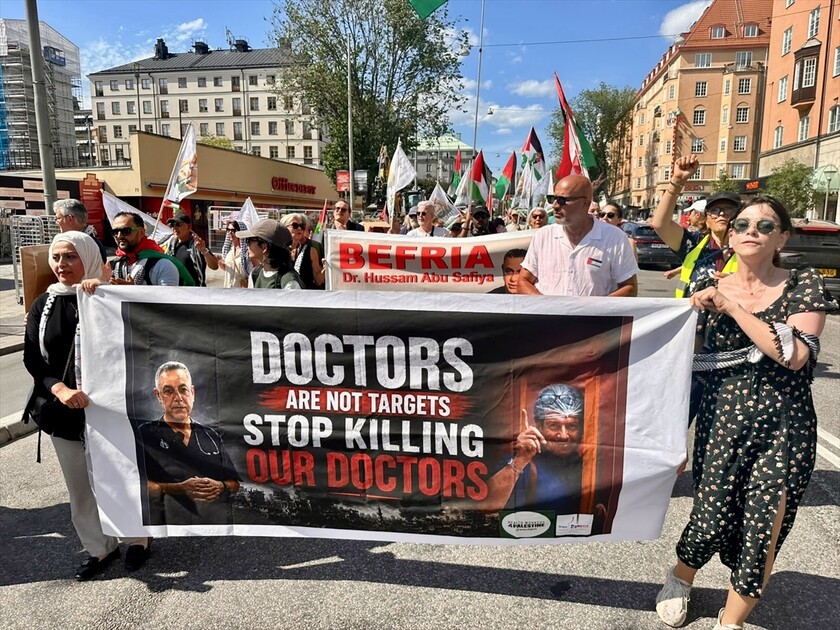 İsveç'te İsrail'in ''Gazze'de ateşkes ihlali ve insani yardım kısıtlamaları'' protesto edildi