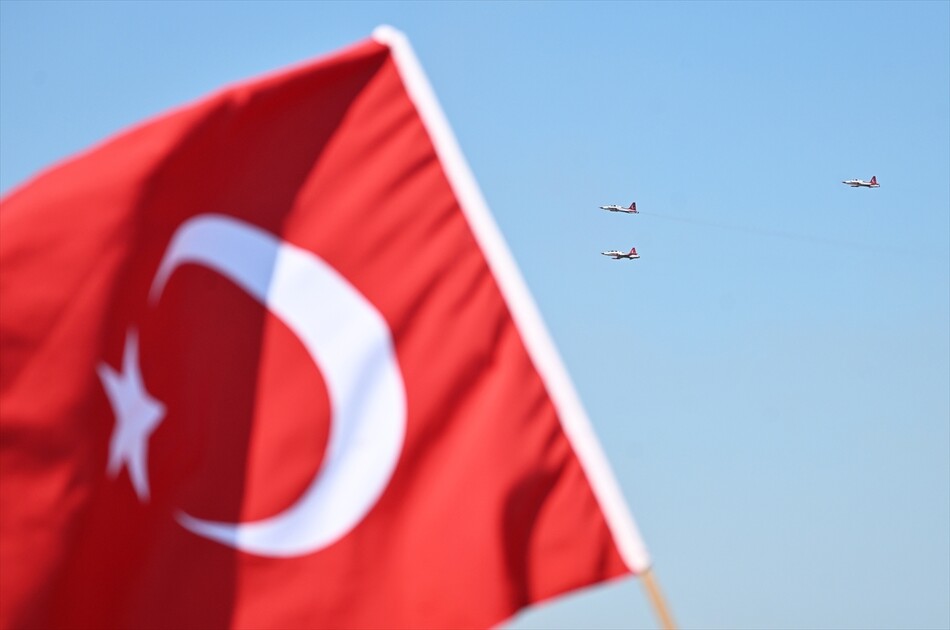 Turkish Stars perform at Belgian Air Force Days