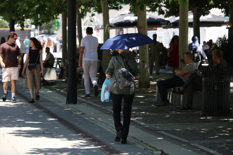 Kosova'da sıcak hava etkili oluyor