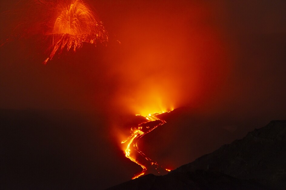 Etna Yanardağı'nda Volkanik Hareketlilik Devam Ediyor