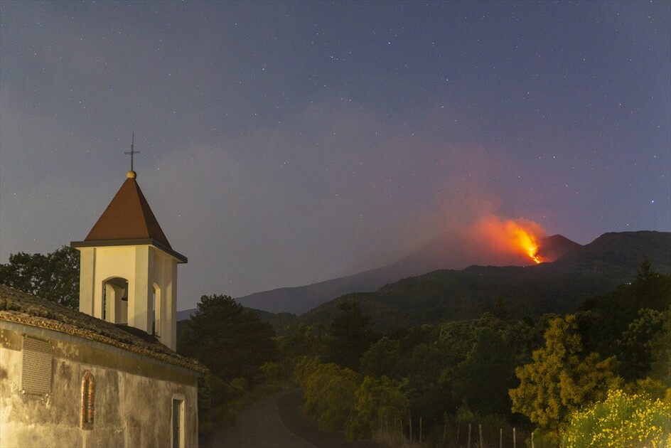 Etna Yanardağı'nda Volkanik Hareketlilik Devam Ediyor