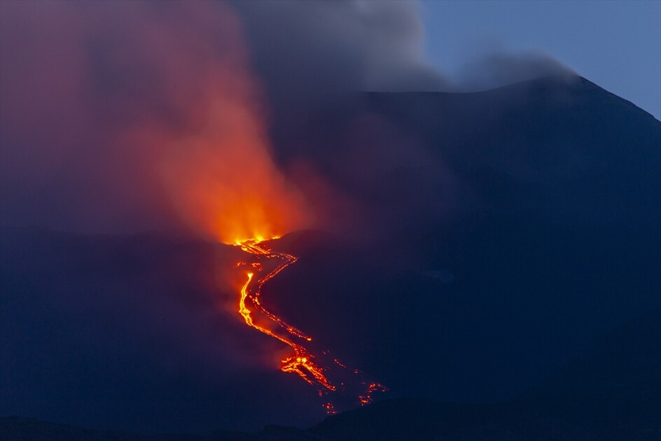 Etna Yanardağı'nda Volkanik Hareketlilik Devam Ediyor